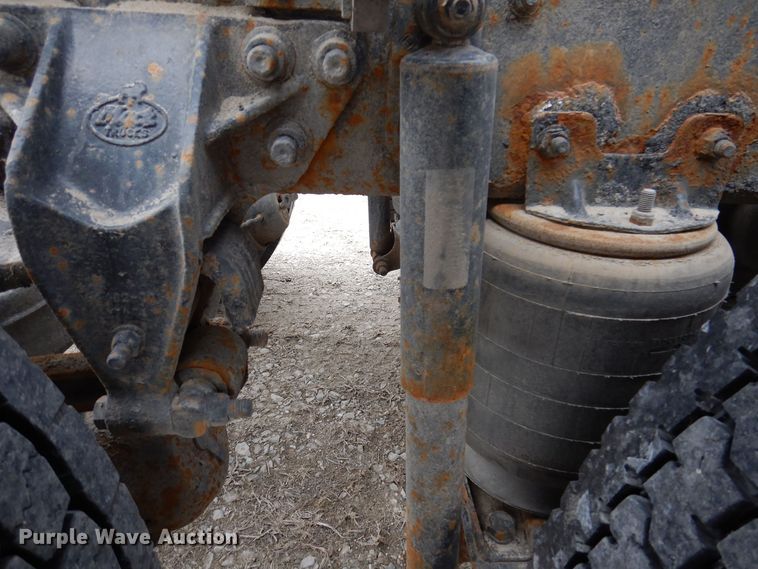 image for item MO9599 2006 Mack Granite  semi truck