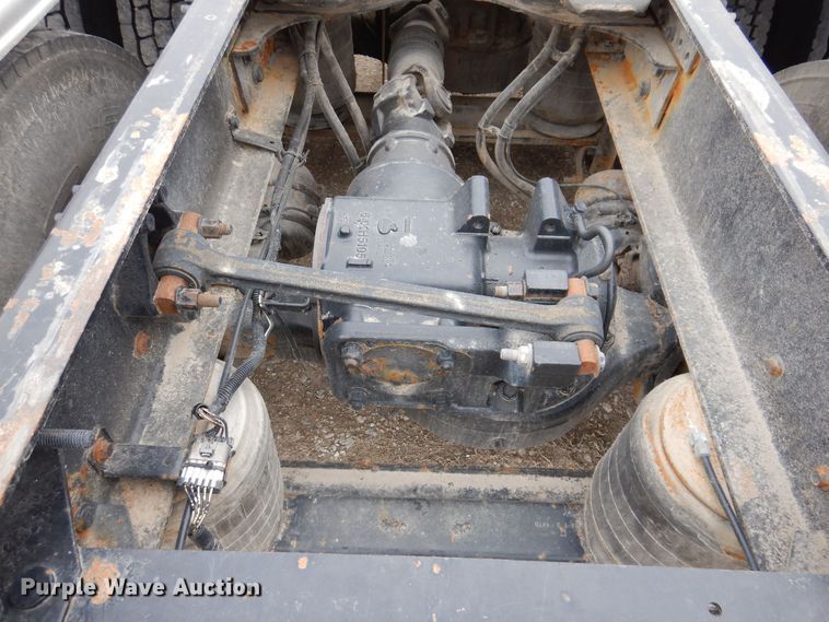 image for item MO9599 2006 Mack Granite  semi truck