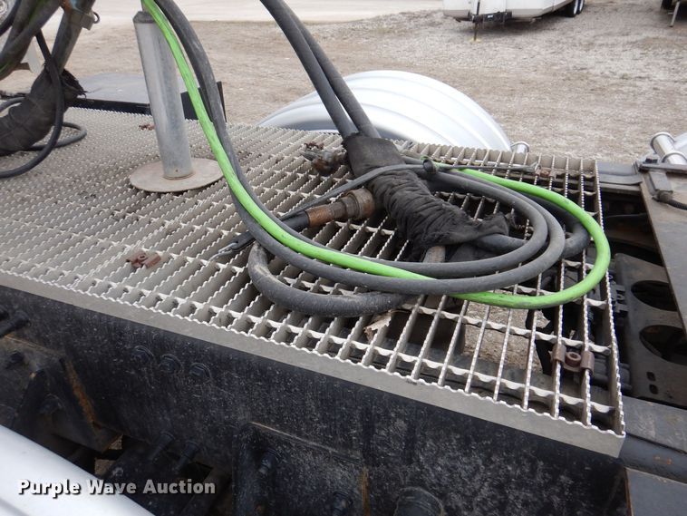 image for item MO9599 2006 Mack Granite  semi truck