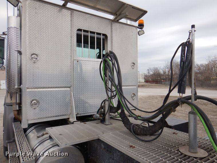 image for item MO9599 2006 Mack Granite  semi truck