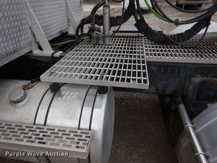 image for item MO9599 2006 Mack Granite  semi truck