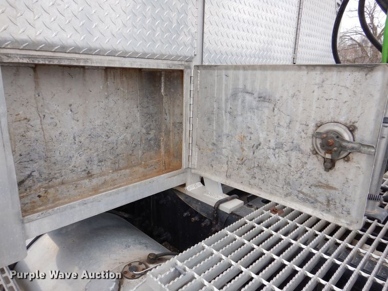 image for item MO9599 2006 Mack Granite  semi truck