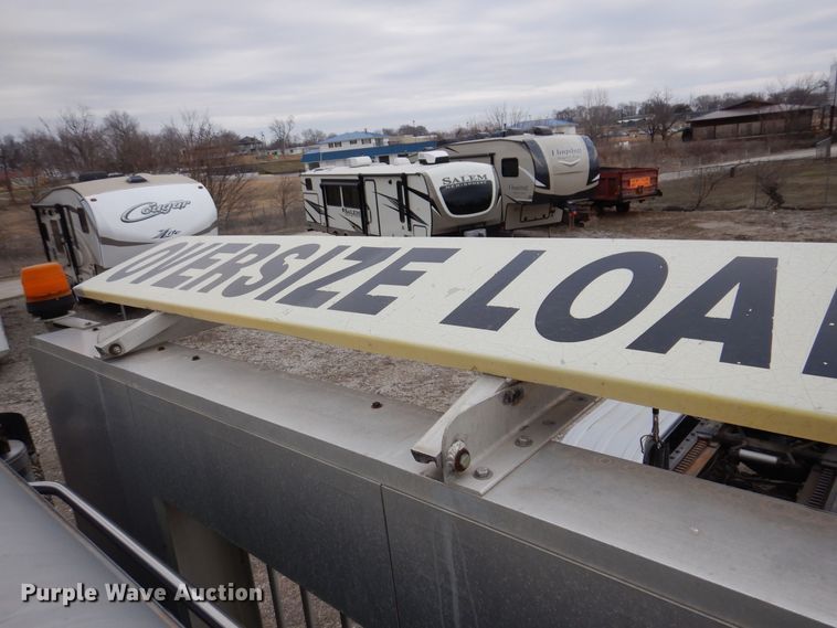 image for item MO9599 2006 Mack Granite  semi truck