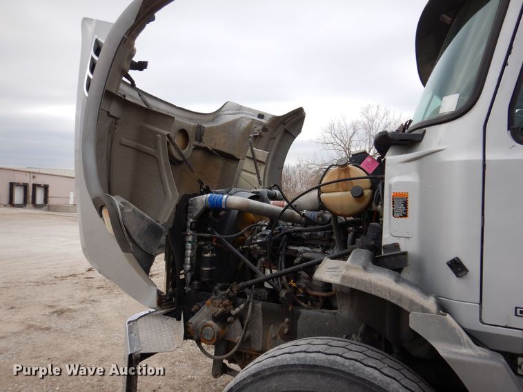 image for item MO9599 2006 Mack Granite  semi truck