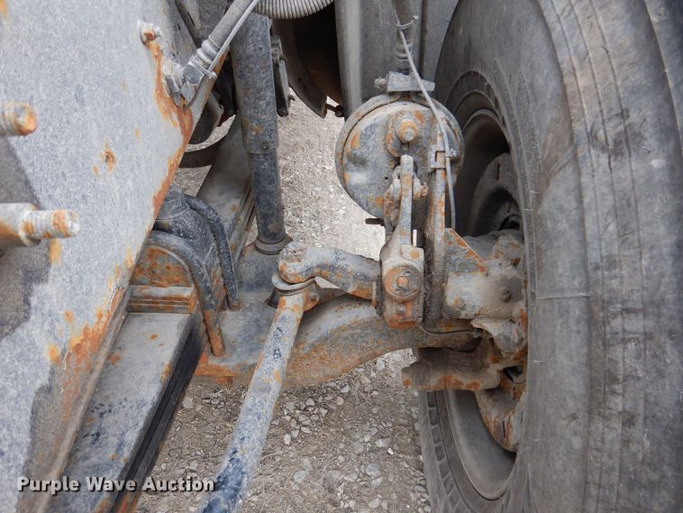 image for item MO9599 2006 Mack Granite  semi truck