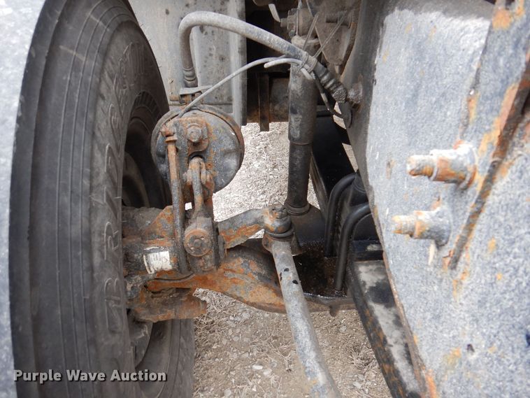 image for item MO9599 2006 Mack Granite  semi truck