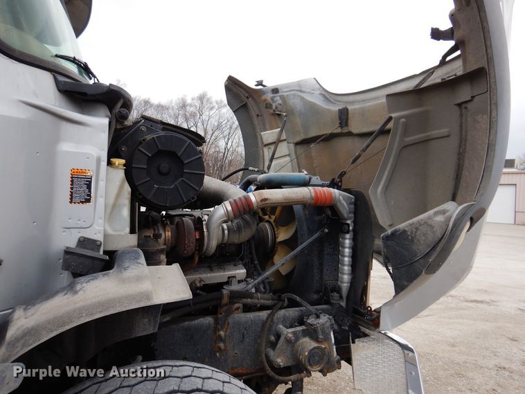 image for item MO9599 2006 Mack Granite  semi truck