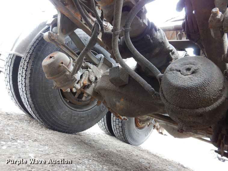 image for item MO9599 2006 Mack Granite  semi truck