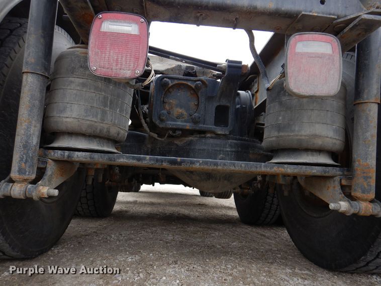 image for item MO9599 2006 Mack Granite  semi truck