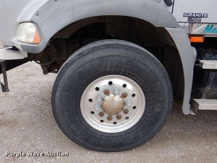 image for item MO9599 2006 Mack Granite  semi truck