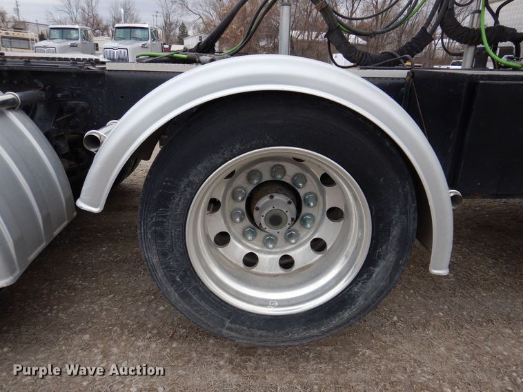 image for item MO9599 2006 Mack Granite  semi truck