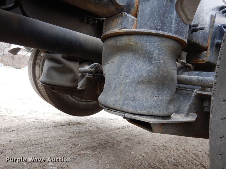 image for item MO9599 2006 Mack Granite  semi truck