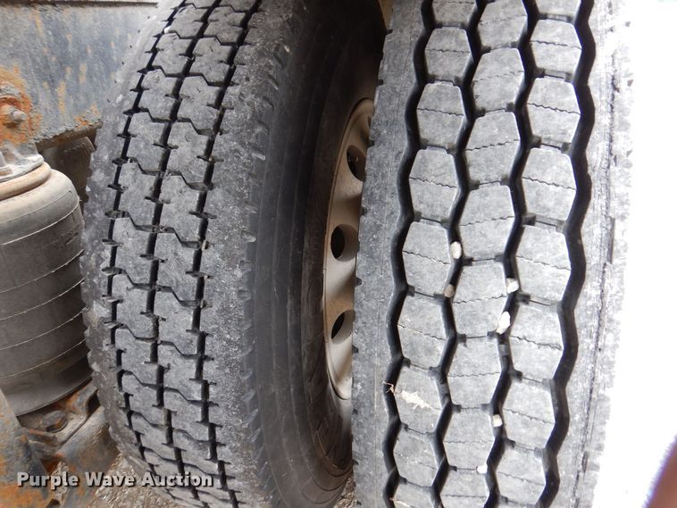 image for item MO9599 2006 Mack Granite  semi truck