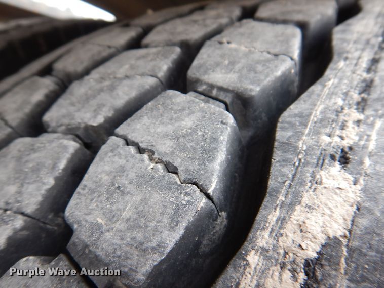 image for item MO9599 2006 Mack Granite  semi truck