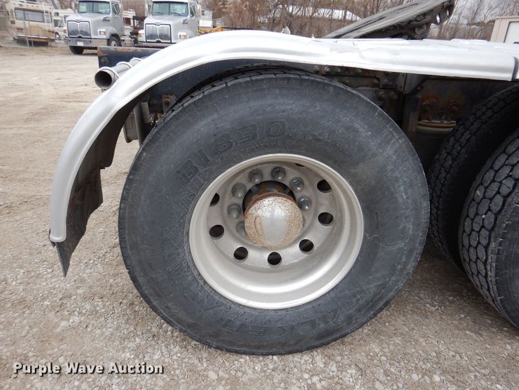 image for item MO9599 2006 Mack Granite  semi truck