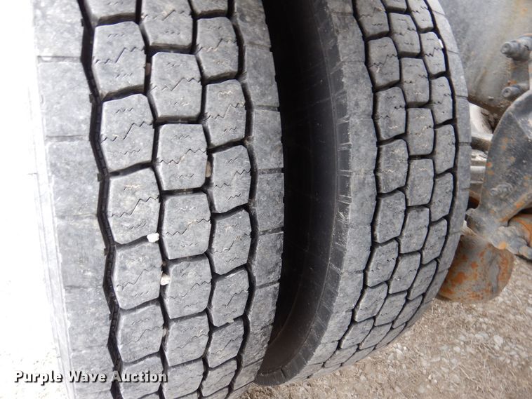 image for item MO9599 2006 Mack Granite  semi truck