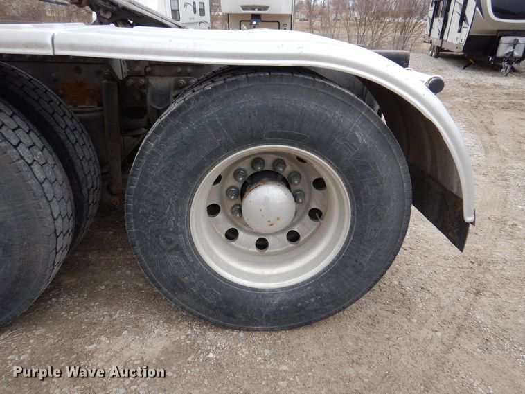 image for item MO9599 2006 Mack Granite  semi truck