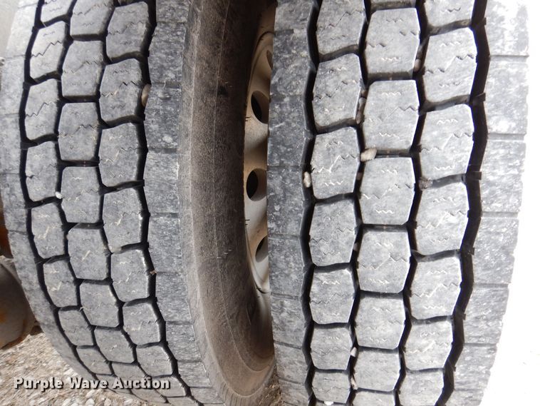 image for item MO9599 2006 Mack Granite  semi truck