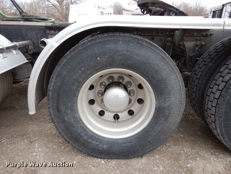 image for item MO9599 2006 Mack Granite  semi truck