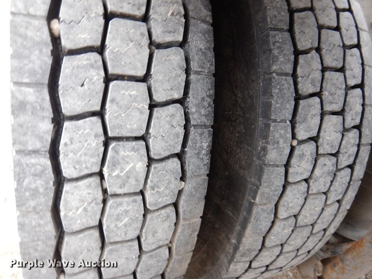 image for item MO9599 2006 Mack Granite  semi truck