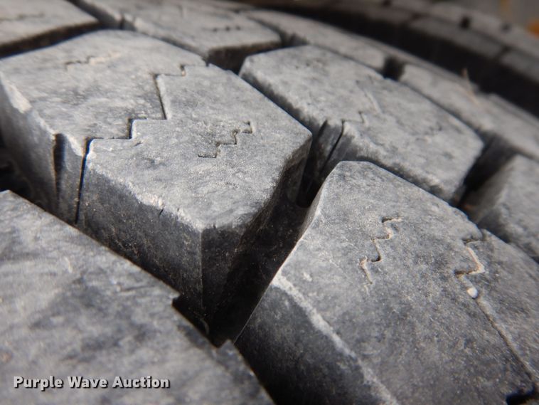 image for item MO9599 2006 Mack Granite  semi truck