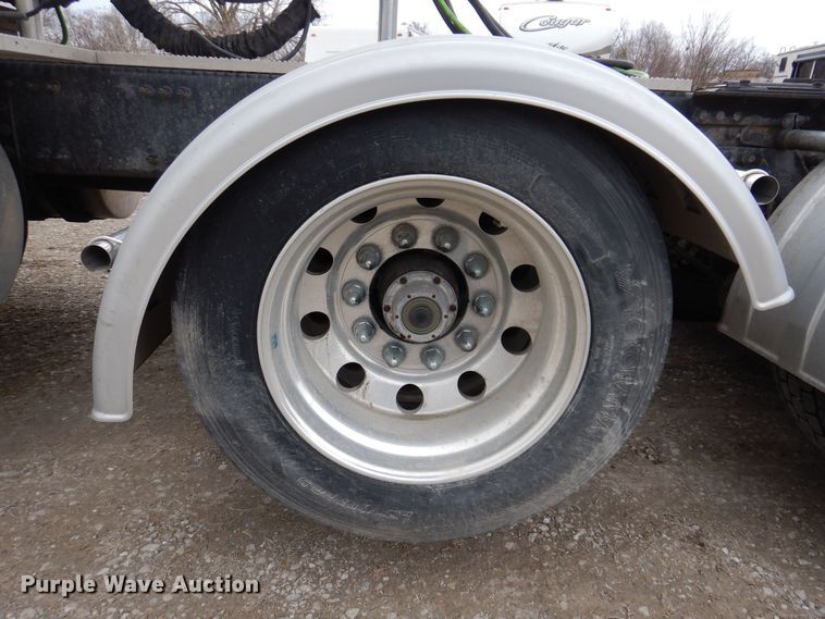 image for item MO9599 2006 Mack Granite  semi truck