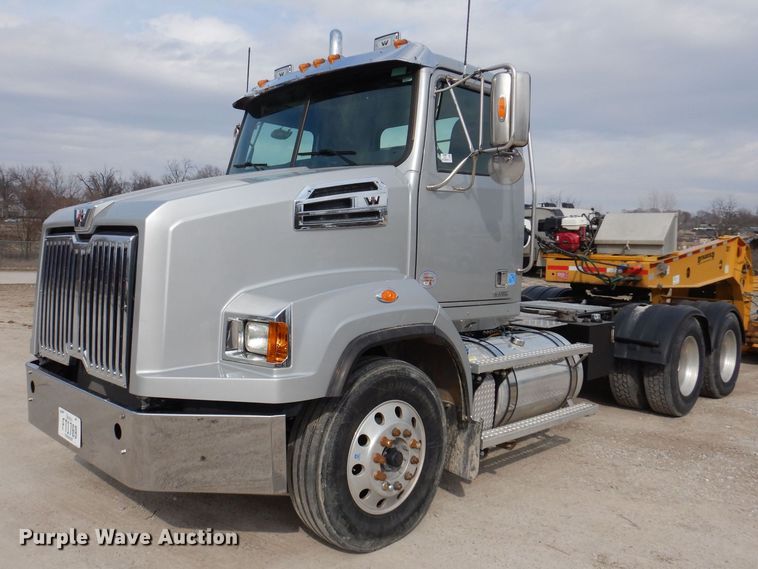 image for item MO9600 2020 Western Star 4700SB  semi truck