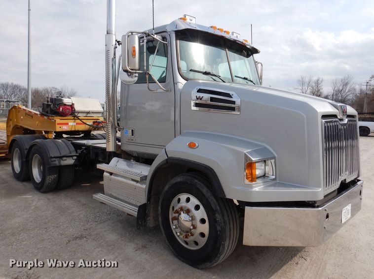 image for item MO9600 2020 Western Star 4700SB  semi truck