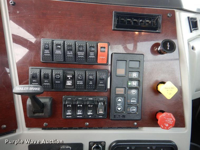 image for item MO9600 2020 Western Star 4700SB  semi truck