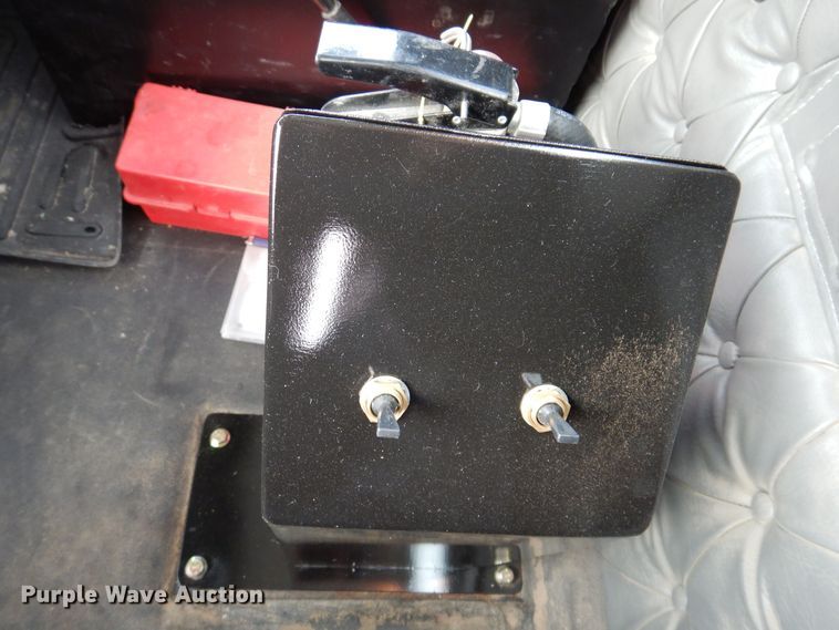 image for item MO9600 2020 Western Star 4700SB  semi truck