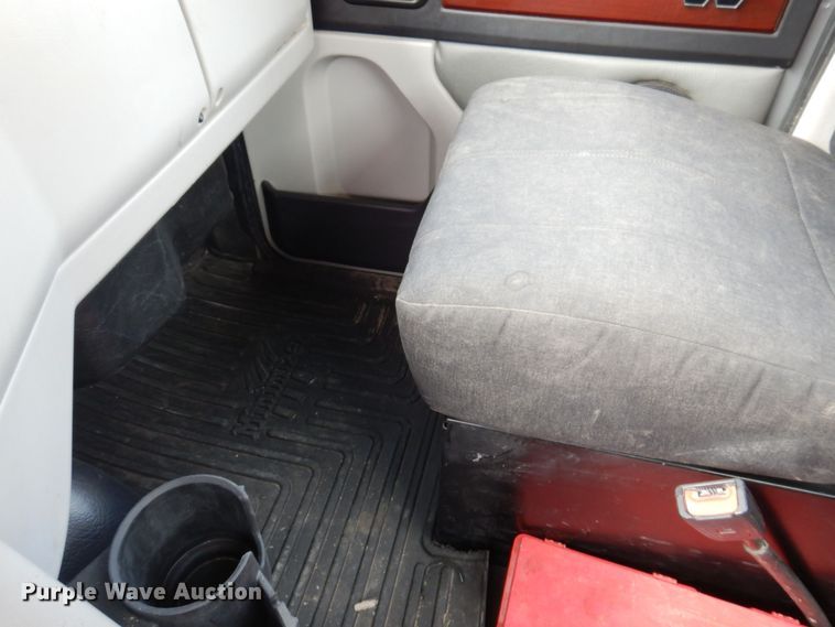 image for item MO9600 2020 Western Star 4700SB  semi truck