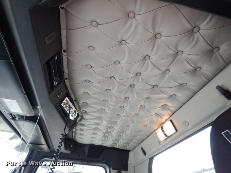 image for item MO9600 2020 Western Star 4700SB  semi truck