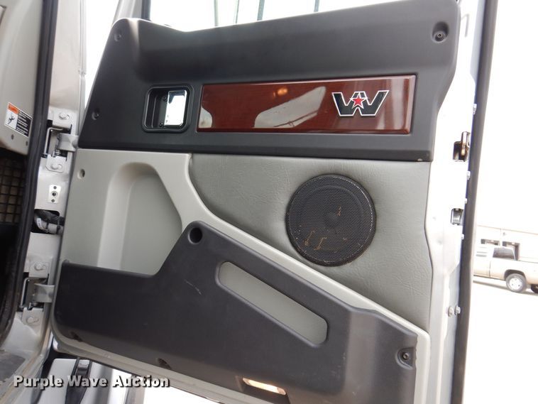 image for item MO9600 2020 Western Star 4700SB  semi truck