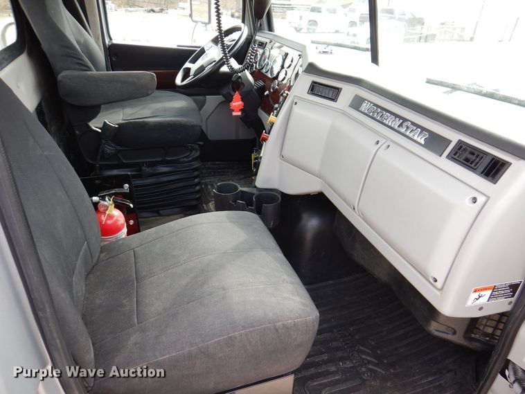 image for item MO9600 2020 Western Star 4700SB  semi truck