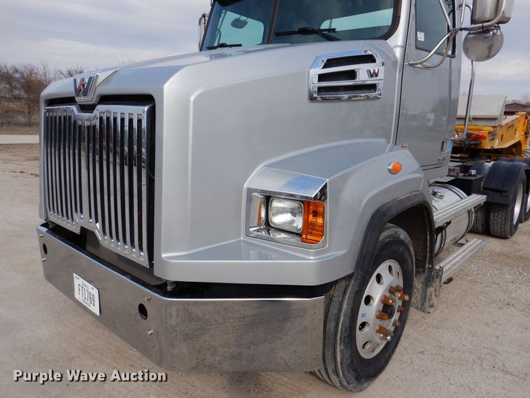 image for item MO9600 2020 Western Star 4700SB  semi truck