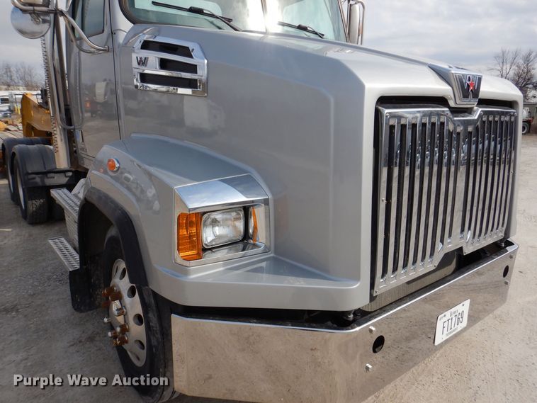 image for item MO9600 2020 Western Star 4700SB  semi truck