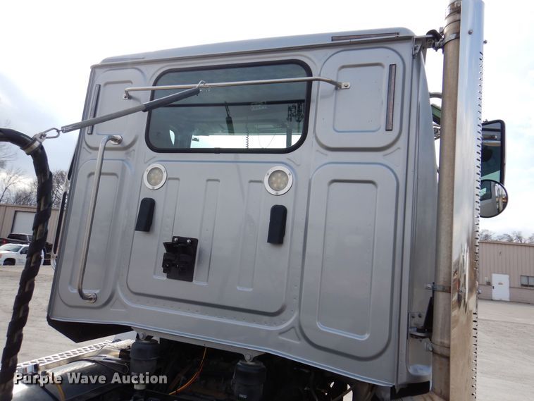 image for item MO9600 2020 Western Star 4700SB  semi truck