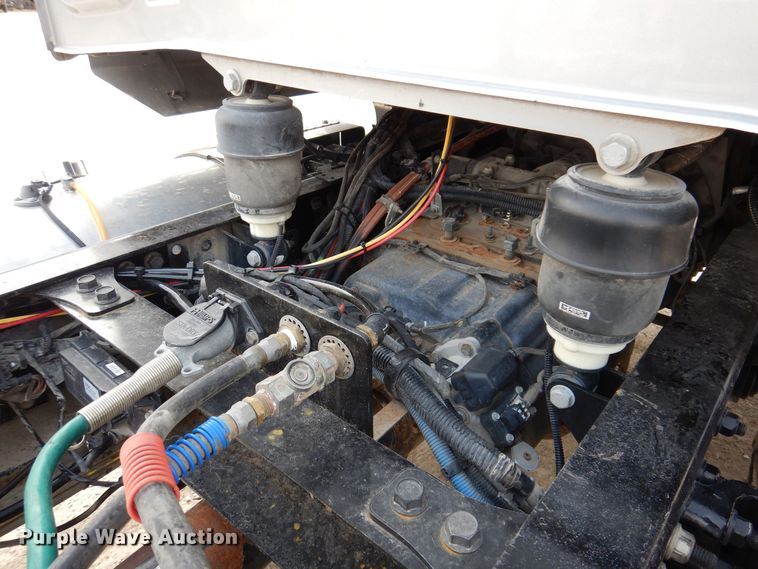 image for item MO9600 2020 Western Star 4700SB  semi truck