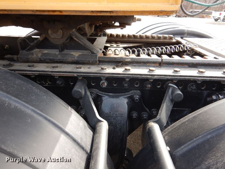 image for item MO9600 2020 Western Star 4700SB  semi truck