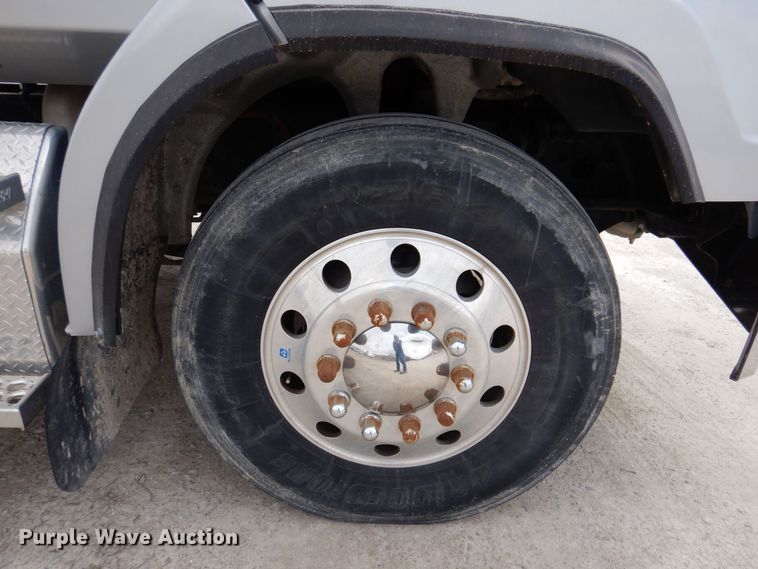 image for item MO9600 2020 Western Star 4700SB  semi truck