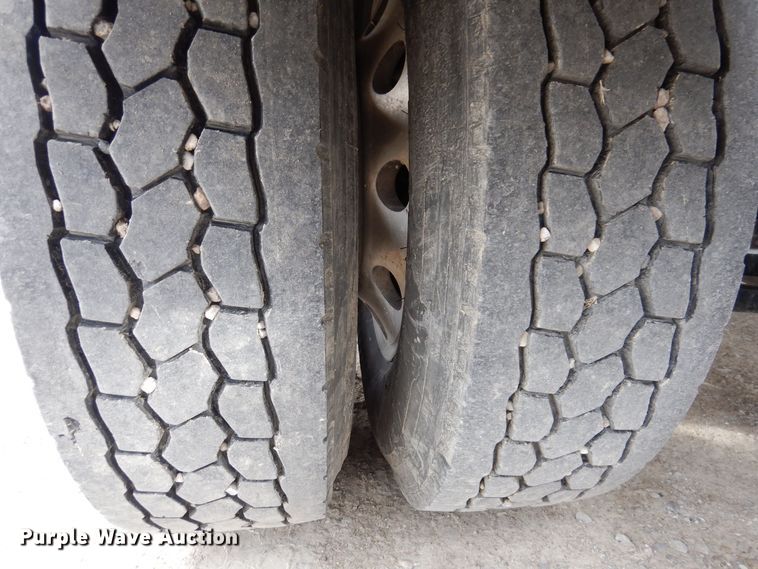 image for item MO9600 2020 Western Star 4700SB  semi truck