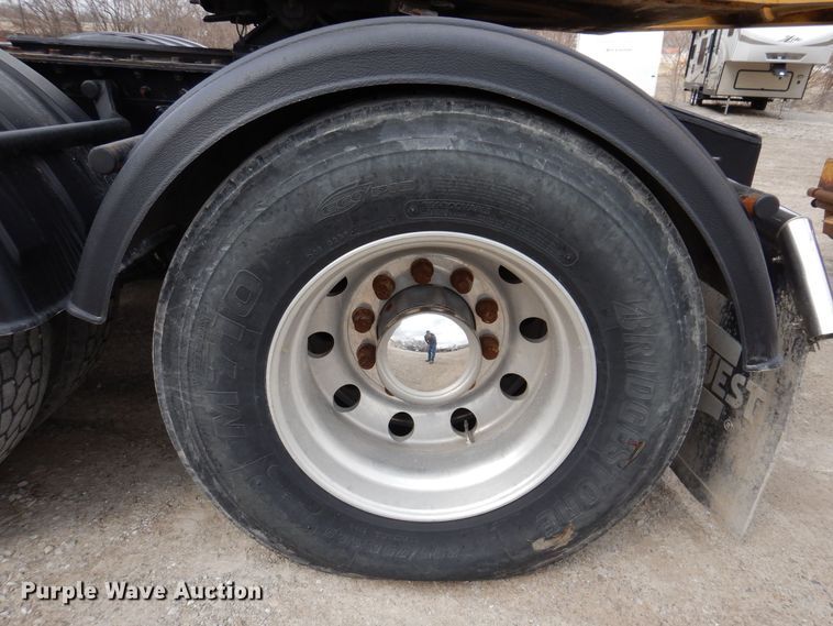 image for item MO9600 2020 Western Star 4700SB  semi truck