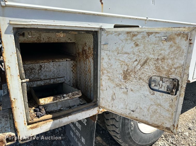 image for item MW9352 2009 International WorkStar 7300  utility / service truck