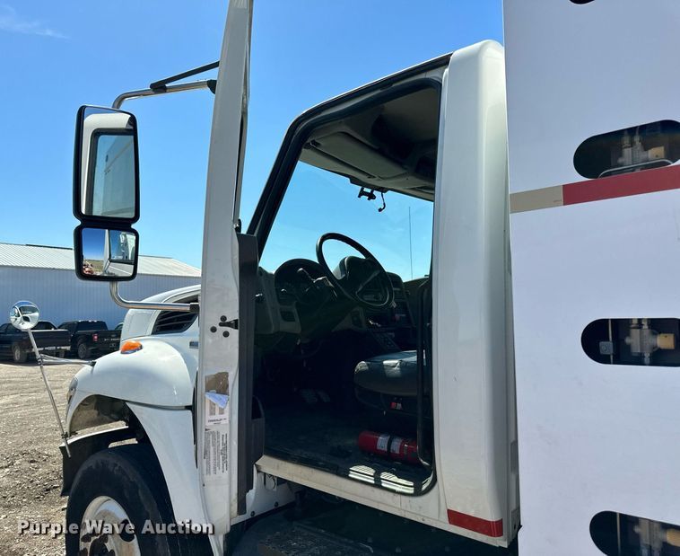 image for item MW9352 2009 International WorkStar 7300  utility / service truck