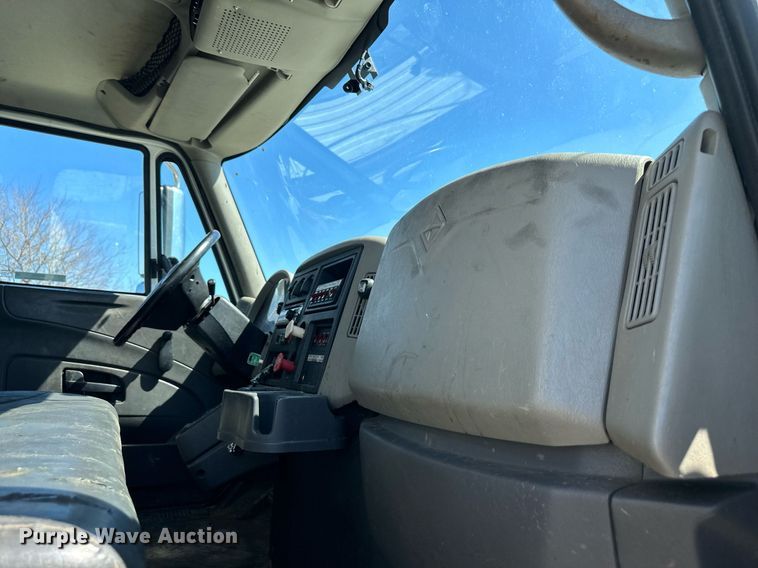 image for item MW9352 2009 International WorkStar 7300  utility / service truck