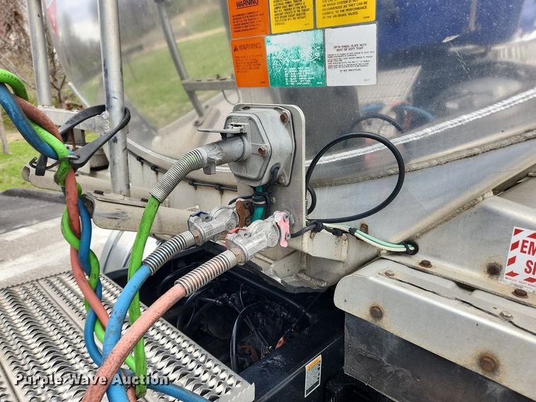 image for item MW9614 2003 Beall Bast-95-4SB  tank trailer