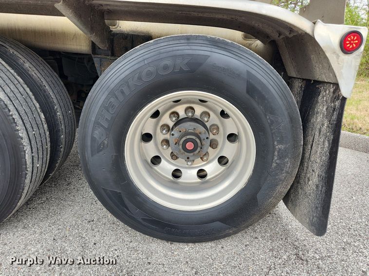 image for item MW9614 2003 Beall Bast-95-4SB  tank trailer