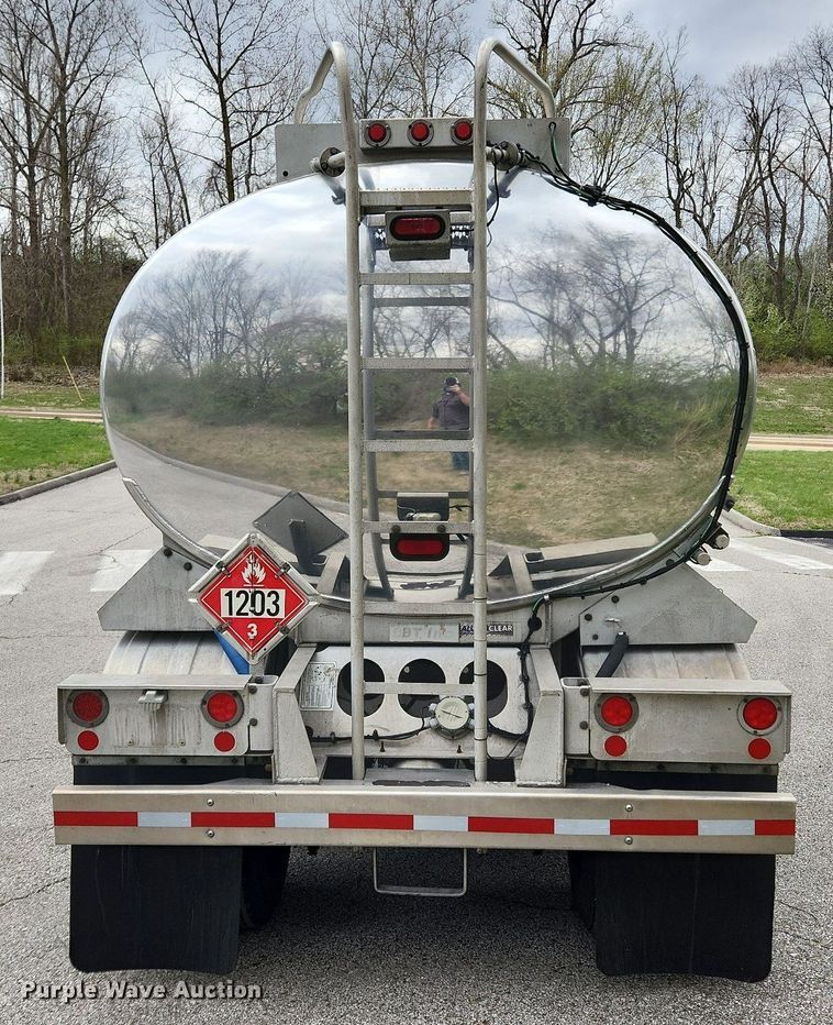 image for item MW9615 2007 LBT TAG-HA2-ESF9500X4DB  tank trailer