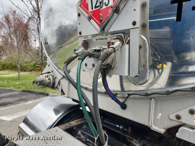 image for item MW9615 2007 LBT TAG-HA2-ESF9500X4DB  tank trailer