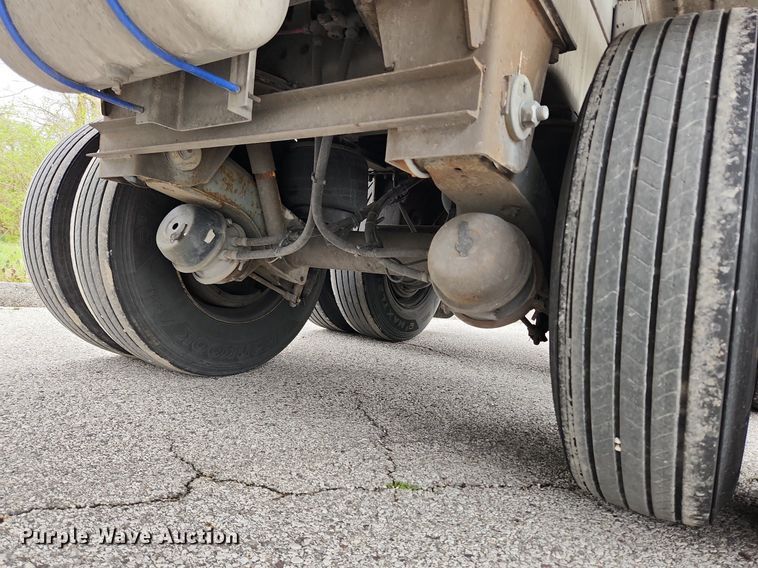 image for item MW9615 2007 LBT TAG-HA2-ESF9500X4DB  tank trailer